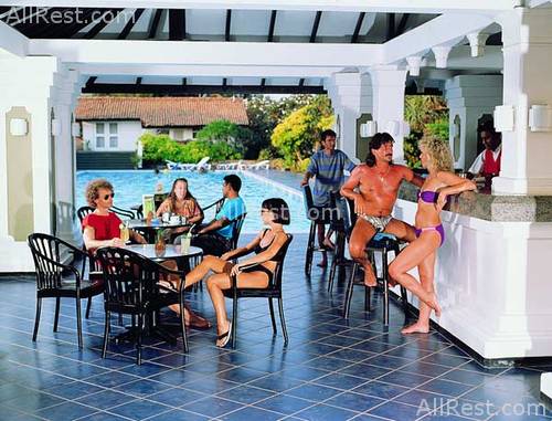 Browns Beach Hotel 4